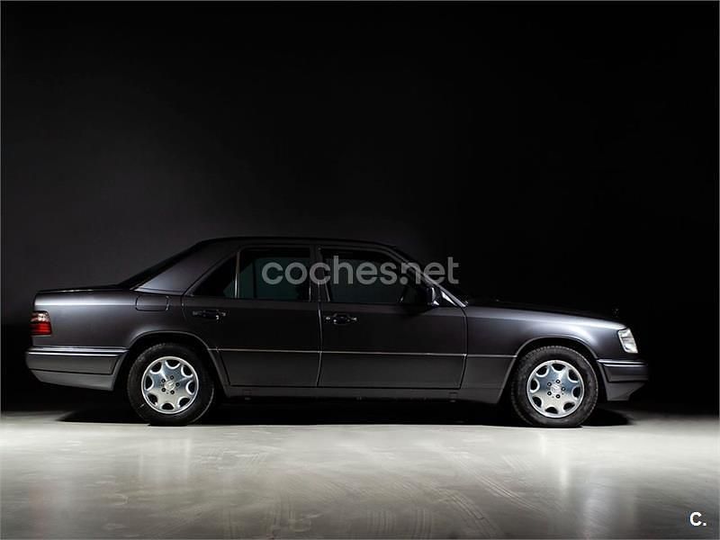 Usado Mercedes E320 220 CV (161 kW) 1995 Gris Berlina
