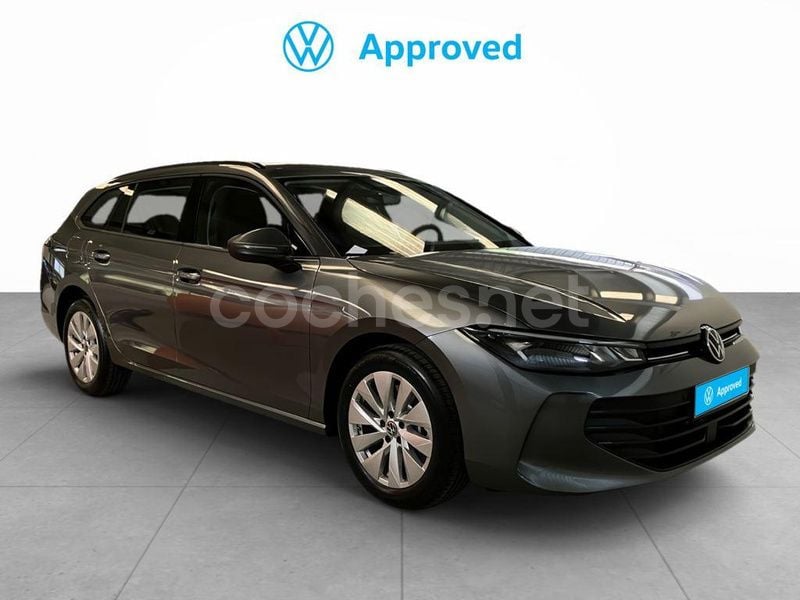 Gris / plata Usado 2024 VW Passat Familiar | 47.340 € (Un poco caro) - Imagen 1/4