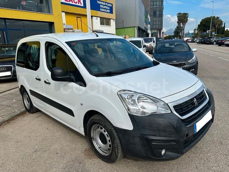 Usado Peugeot Partner Tepee Access 75 CV (55 kW) 2018 Blanco Monovolumen