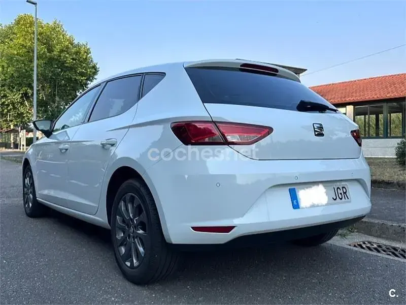 Usado Seat Leon I-Tech 105 CV (77 kW) 2015 Blanco Berlina