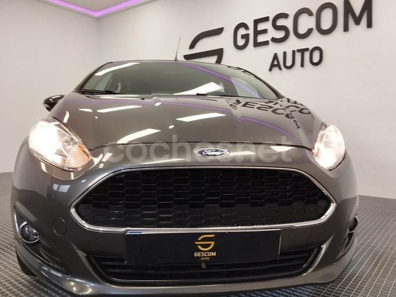 Usado Ford Fiesta Titanium 82 CV (60 kW) 2017 Gris / plata Utilitario