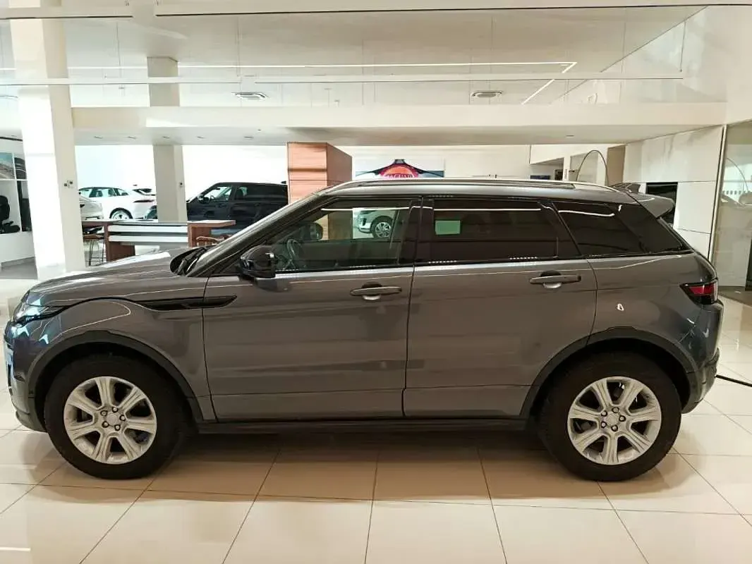 Usado Land Rover Range Rover evoque SE Dynamic 150 CV (110 kW) 2017 Gris / plata SUV