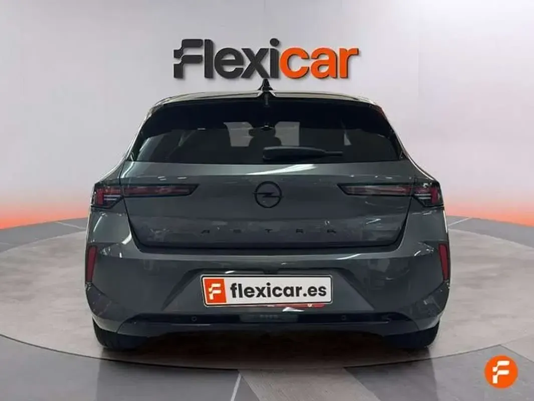 Usado Opel Astra Edition 131 CV (96 kW) 2025 Gris Utilitario