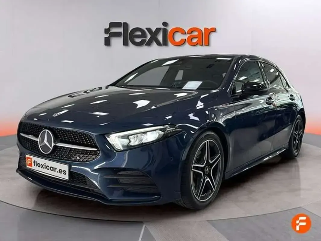 Usado Mercedes A180 109 CV (80 kW) 2019 Azul Utilitario