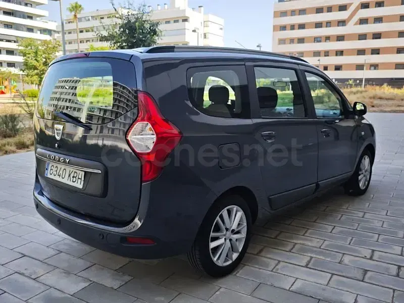 Usado Dacia Lodgy Lauréate 115 CV (84 kW) 2017 Gris / plata Monovolumen