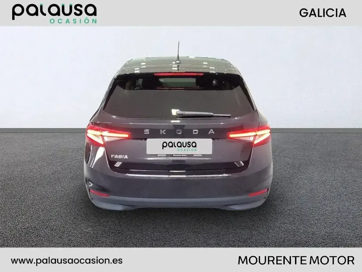 Usado Skoda Fabia Selection 95 CV (69 kW) 2025 Negro Utilitario