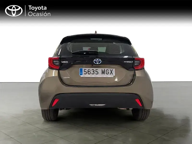 Usado Toyota Yaris Hybrid Active 116 CV (85 kW) 2023 Blanco Berlina