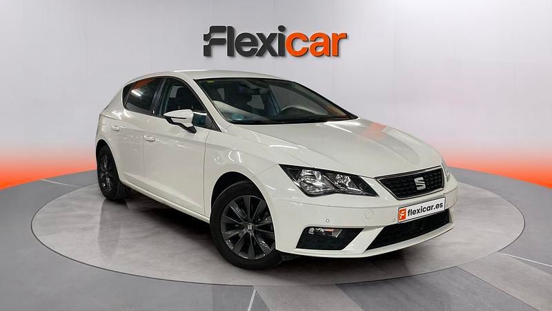 Usado Seat Leon Style 130 CV (95 kW) 2020 Blanco Berlina