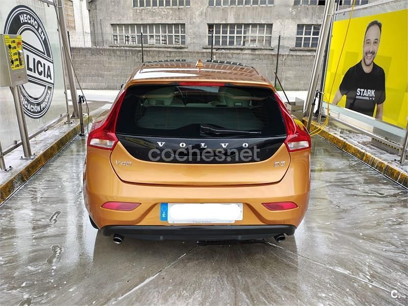 Usado Volvo V40 Momentum 150 CV (110 kW) 2012 Naranja Utilitario