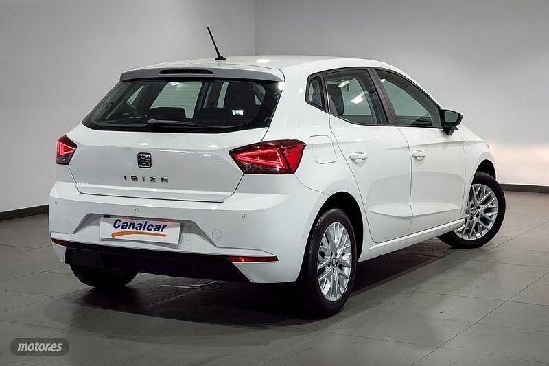 Usado Seat Ibiza Style 95 CV (69 kW) 2018 Blanco Utilitario