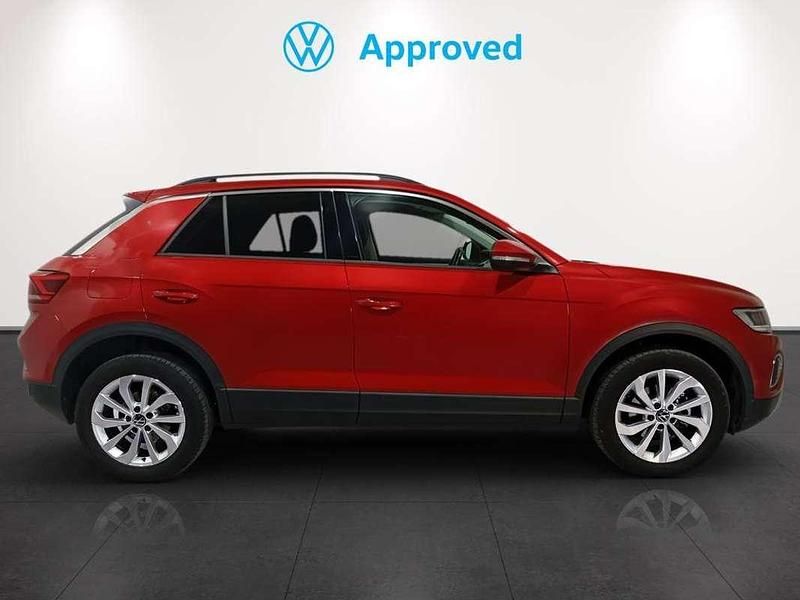 Usado VW T-Roc Life 110 CV (80 kW) 2024 Rojo SUV