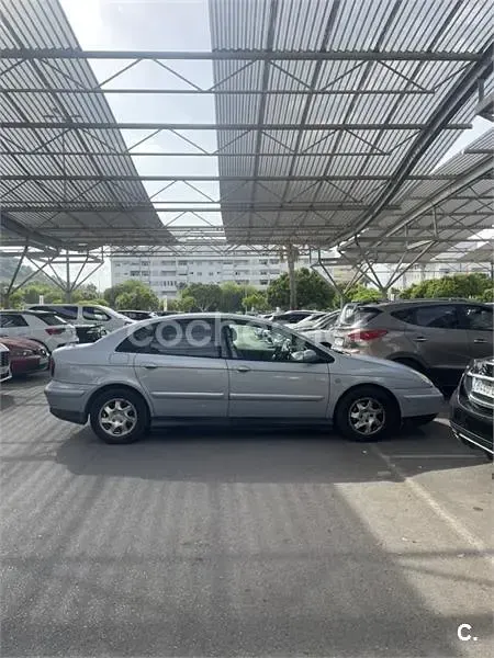 Usado Citroën C5 138 CV (101 kW) 2004 Azul Berlina
