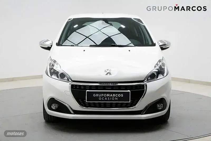 Usado Peugeot 208 Allure 100 CV (73 kW) 2018 Blanco Utilitario