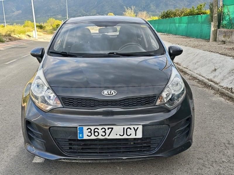 Usado Kia Rio 75 CV (55 kW) 2015 Azul Berlina