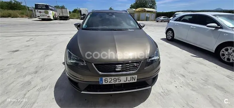 Usado Seat Leon X-Perience 4Drive 150 CV (110 kW) 2016 Marrón Familiar
