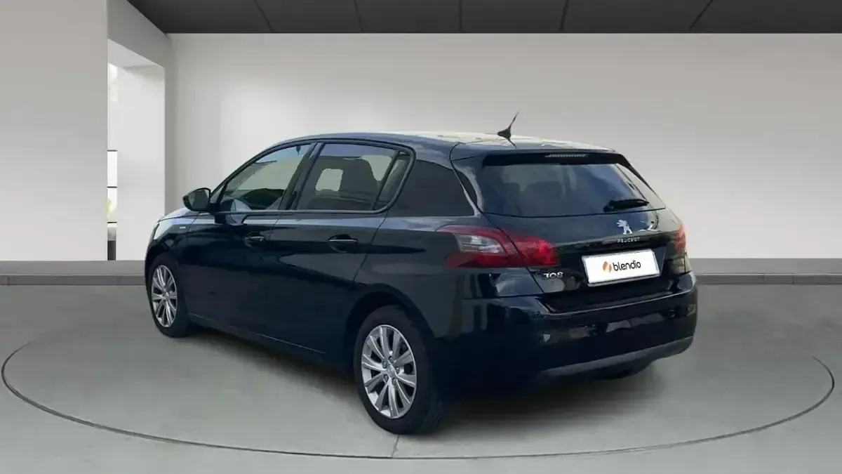 Usado Peugeot 308 130 CV (95 kW) 2018 Negro