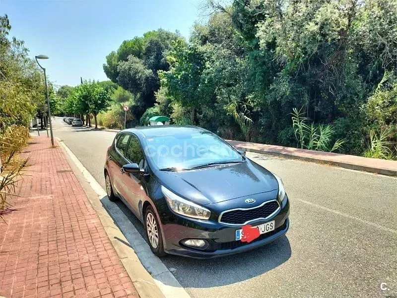 Usado Kia Ceed GT 90 CV (66 kW) 2015 Negro Berlina