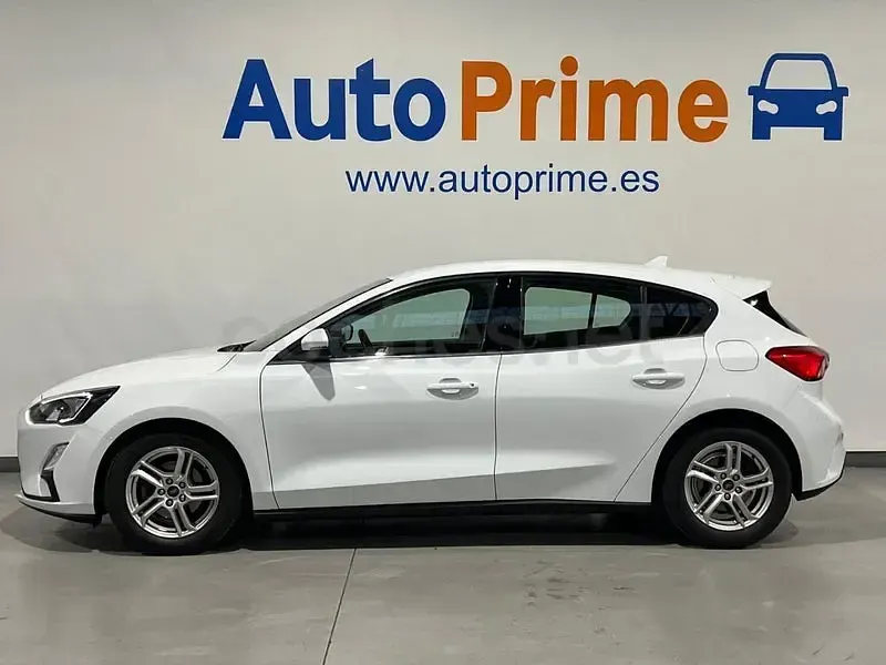 Usado Ford Focus Trend 120 CV (88 kW) 2020 Blanco Berlina