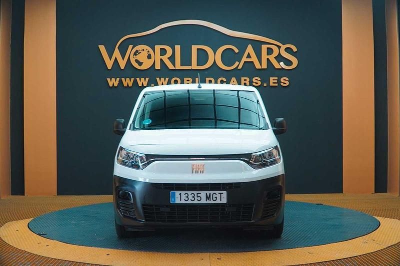 Usado Fiat Doblò 102 CV (75 kW) 2023 Blanco Monovolumen