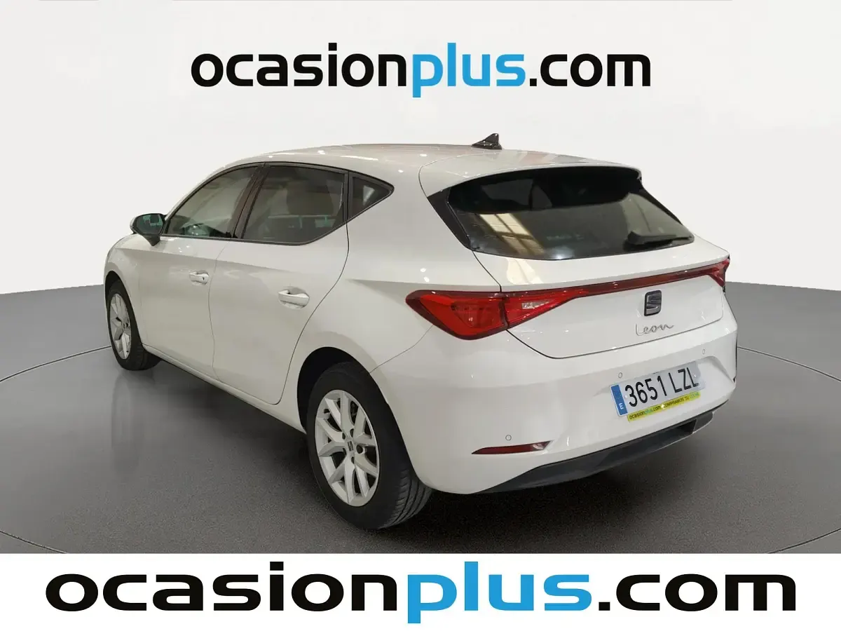 Usado Seat Leon Style 110 CV (80 kW) 2022 Blanco Utilitario