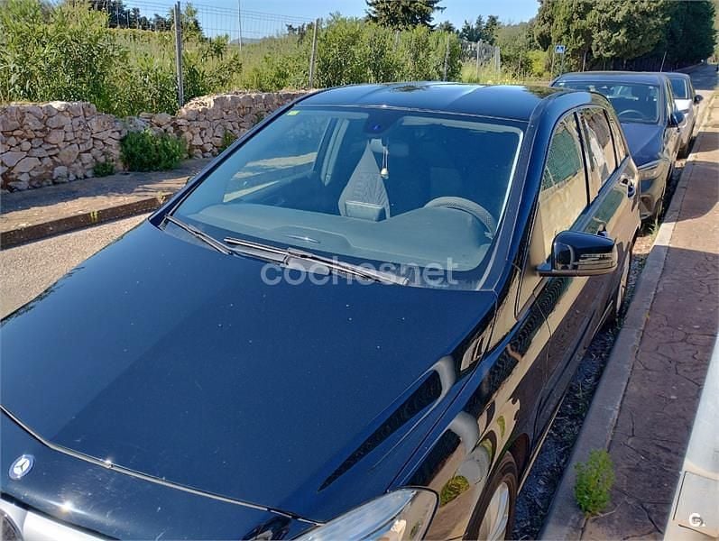 Usado Mercedes B200 136 CV (100 kW) 2013 Negro Utilitario