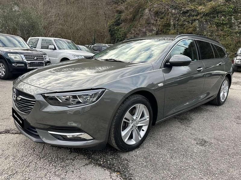 Usado Opel Insignia Selective 136 CV (100 kW) 2018 Gris Familiar