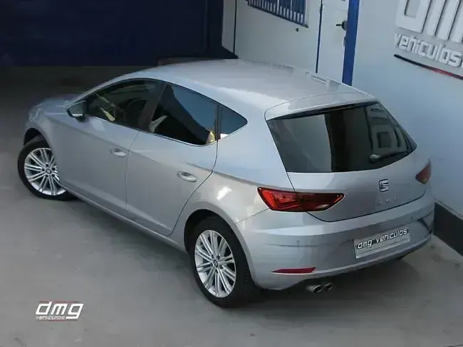 Usado Seat Leon XCELLENCE 150 CV (110 kW) 2020 Gris / plata Berlina