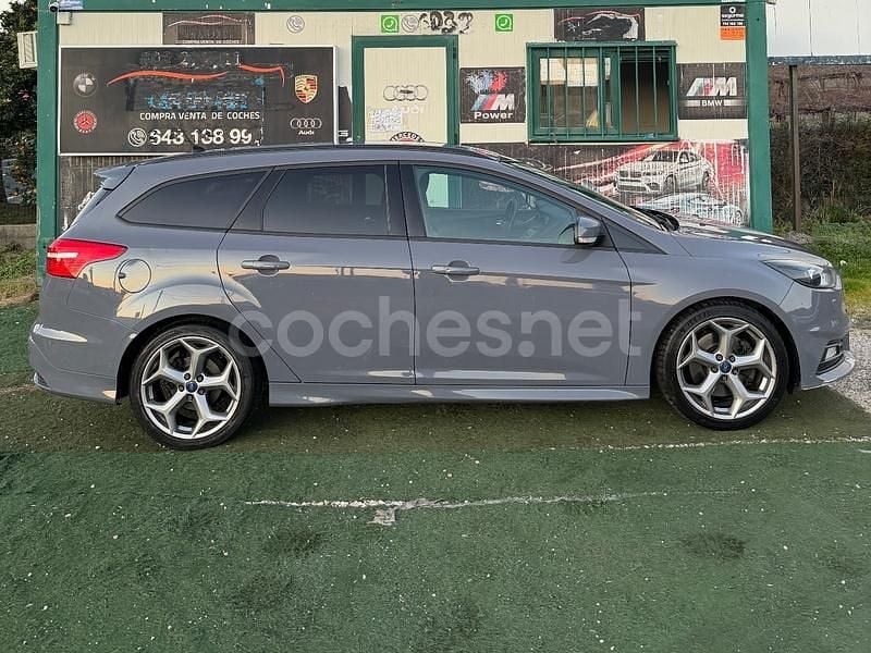 Usado Ford Focus ST 185 CV (136 kW) 2016 Gris / plata Familiar