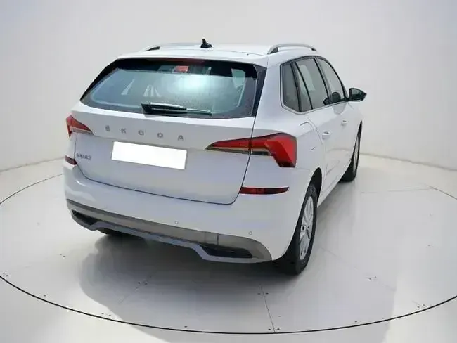 Usado Skoda Kamiq Ambition 110 CV (80 kW) 2021 Blanco SUV