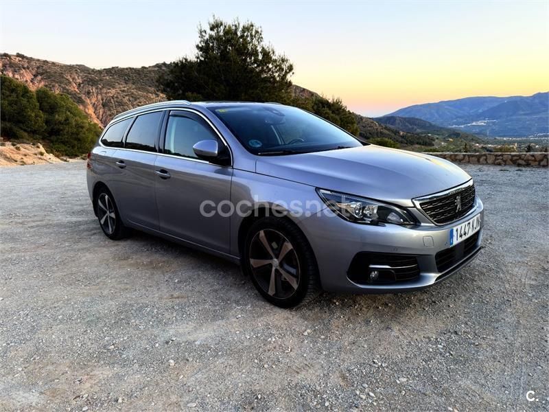 Gris / plata Usado 2018 Peugeot 308 Allure Familiar | 8000 € (Precio justo) - Imagen 1/4