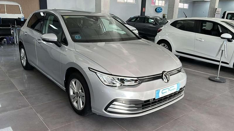 Usado VW Golf VIII Life 110 CV (80 kW) 2020 Gris Utilitario