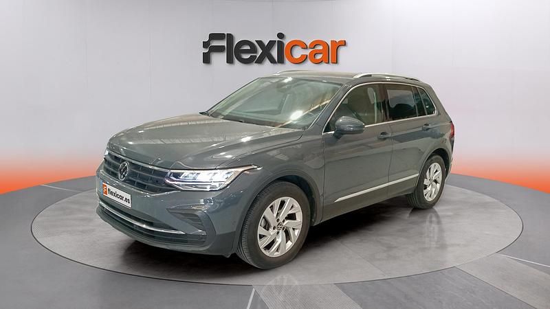 Usado VW Tiguan Life 131 CV (96 kW) 2022 Gris SUV