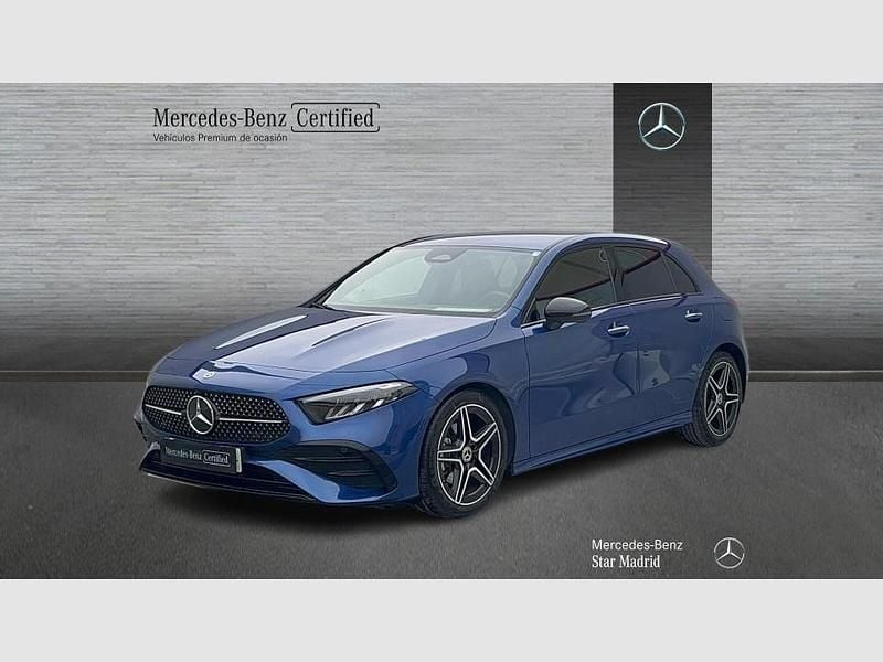 Azul espectral magno (manufaktur) Usado 2025 Mercedes A200 AMG line Utilitario | 33.990 € (Precio justo) - Imagen 1/4