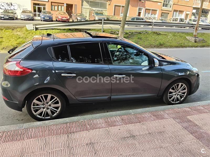 Usado Renault Mégane Dynamique 130 CV (95 kW) 2011 Negro Berlina