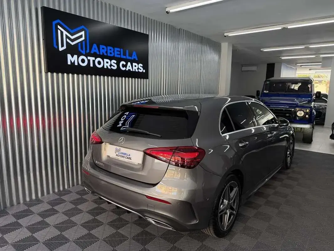 Usado Mercedes A200 Advanced 150 CV (110 kW) 2025 Gris Utilitario
