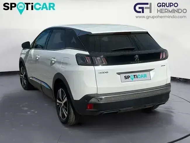Używany Peugeot 3008 Allure 225 KM (165 kW) 2023 Biały SUV