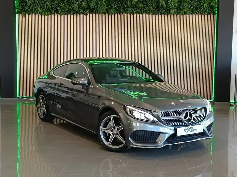Usado Mercedes C180 156 CV (114 kW) 2016 Gris / plata Coupe