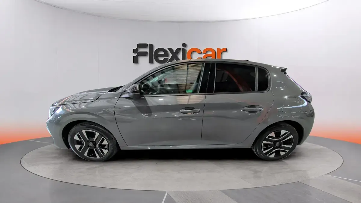 Usado Peugeot 208 Allure 101 CV (74 kW) 2025 Gris Utilitario