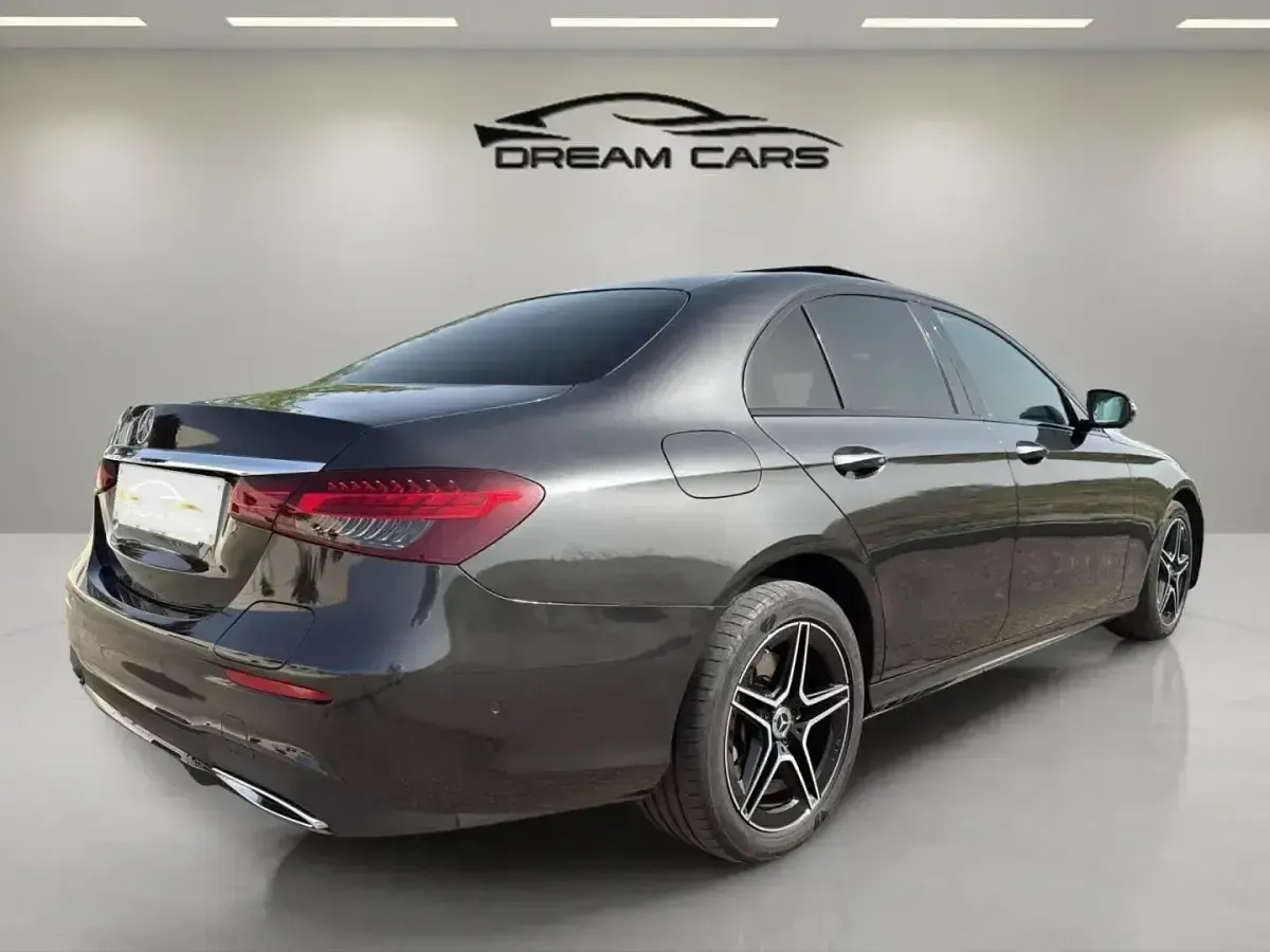 Usado Mercedes E300 258 CV (189 kW) 2022 Gris Familiar