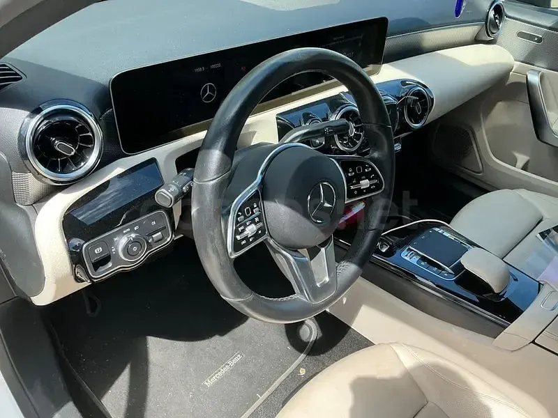 Usado Mercedes A180 136 CV (100 kW) 2019 Blanco Berlina