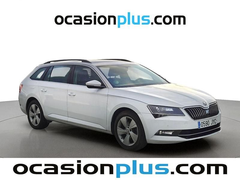 Usado Skoda Superb Ambition 150 CV (110 kW) 2017 Blanco Familiar