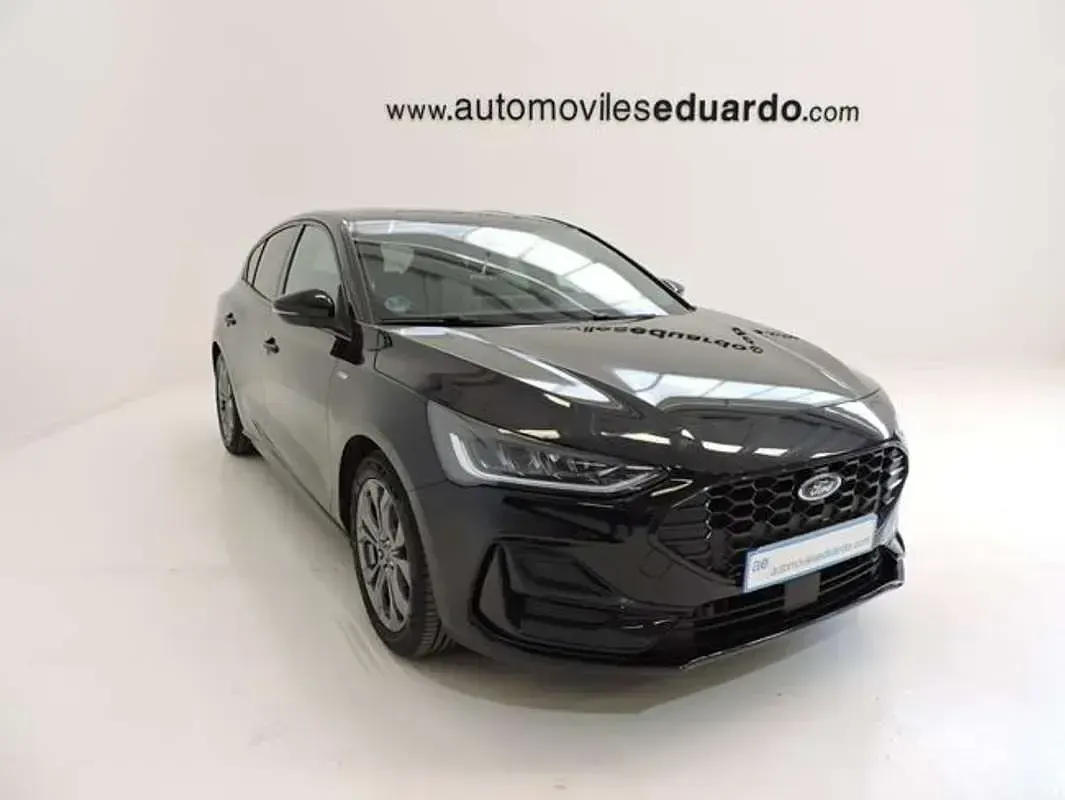 Usado Ford Focus ST-Line 155 CV (114 kW) 2023 Negro Familiar