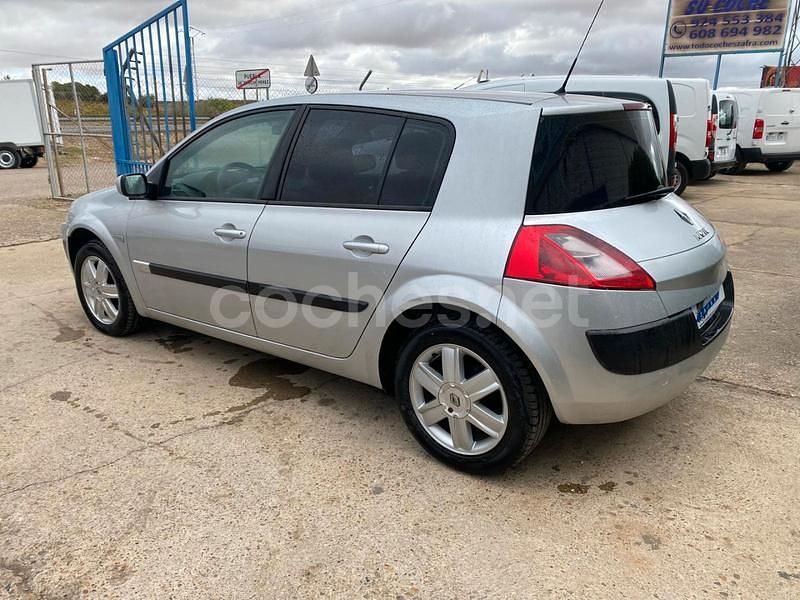 Usado Renault Mégane II Authentique 105 CV (77 kW) 2005 Gris / plata Berlina