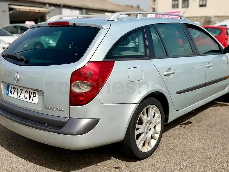 Usado Renault Laguna GrandTour Privilege 120 CV (88 kW) 2004 Gris / plata Familiar