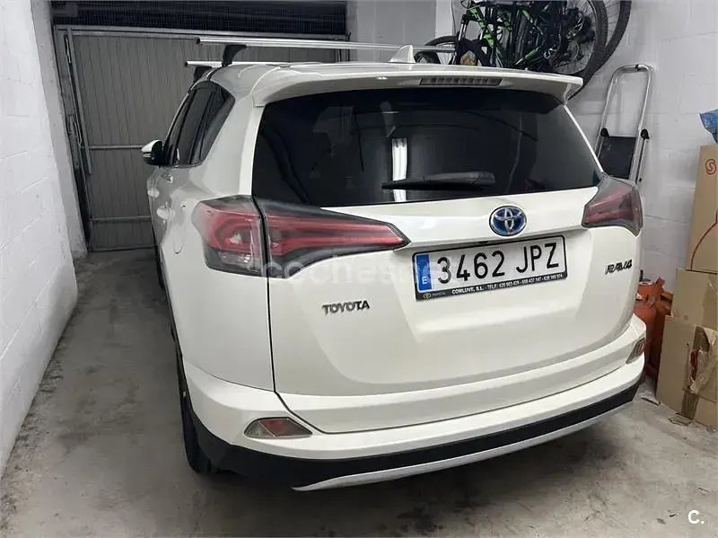 Usado Toyota RAV4 Hybrid Advance 197 CV (144 kW) 2016 Blanco SUV
