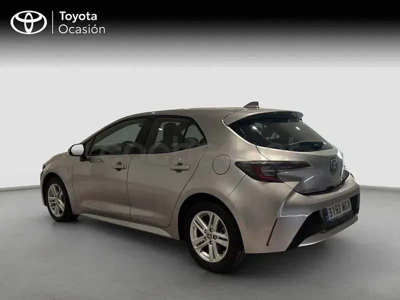 Usado Toyota Corolla Active 122 CV (89 kW) 2023 Gris / plata Berlina