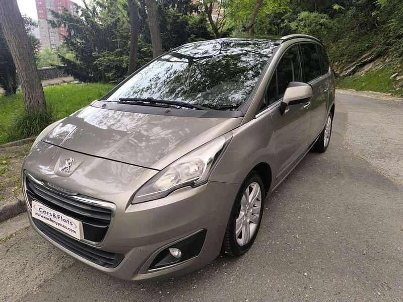 Gris Usado 2016 Peugeot 5008 Active Monovolumen | 8400 € (Precio justo) - Imagen 1/4