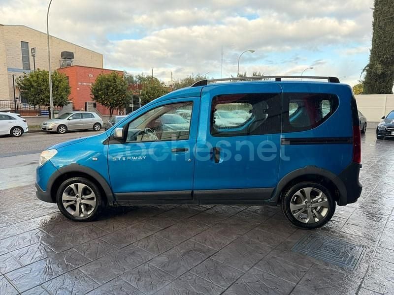 Usado Dacia Dokker Ambiance 116 CV (85 kW) 2015 Azul Monovolumen