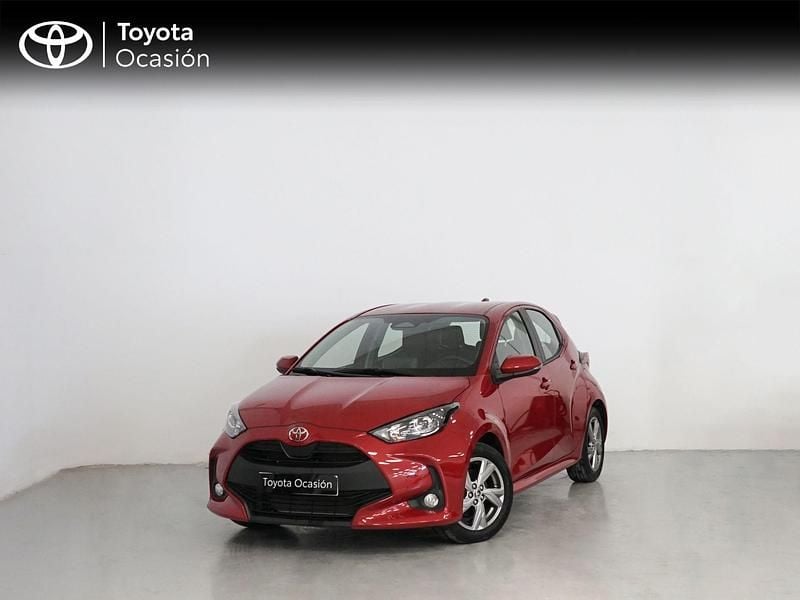 Usado Toyota Yaris Hybrid Active 116 CV (85 kW) 2025 Rojo