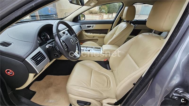 Gris / plata Usado 2014 Jaguar XF Luxury Berlina | 11.800 € (Precio justo) - Imagen 1/4